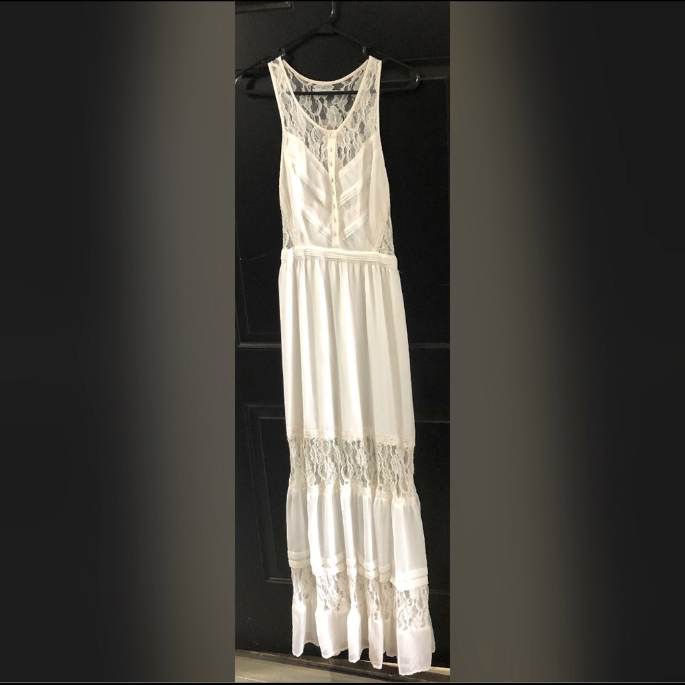 GORGEOUS WHITE MAXI DRESS